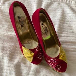 NWT Yellow and fuchsia Summer heels